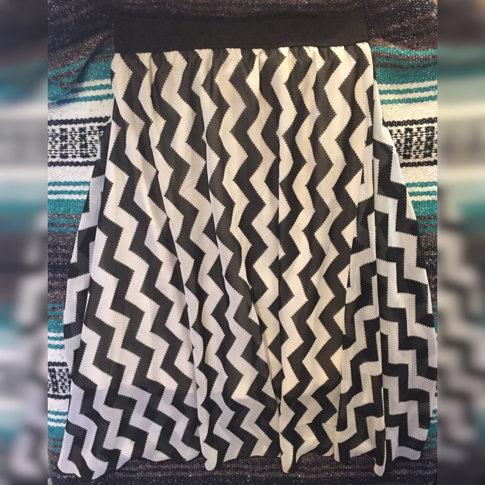 Lularoe Lola Size Small 👑