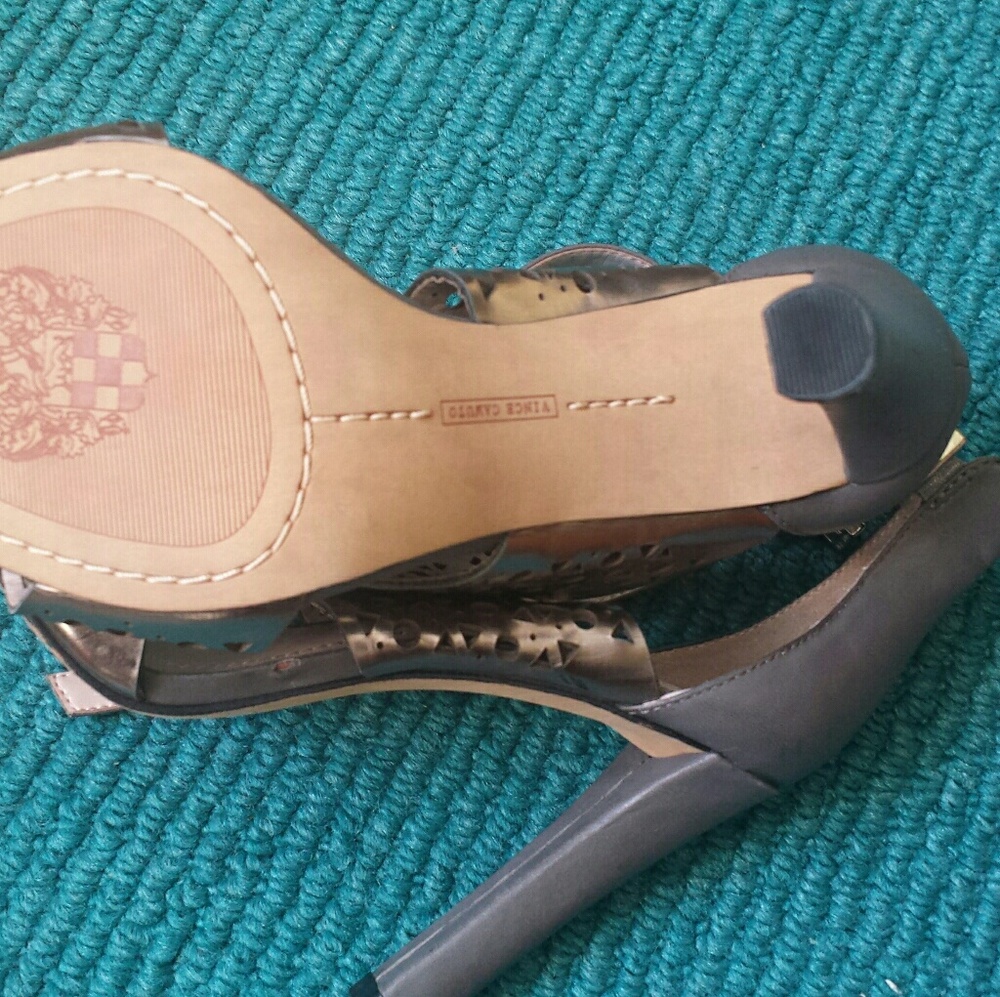 Heels - Picture 4 of 7