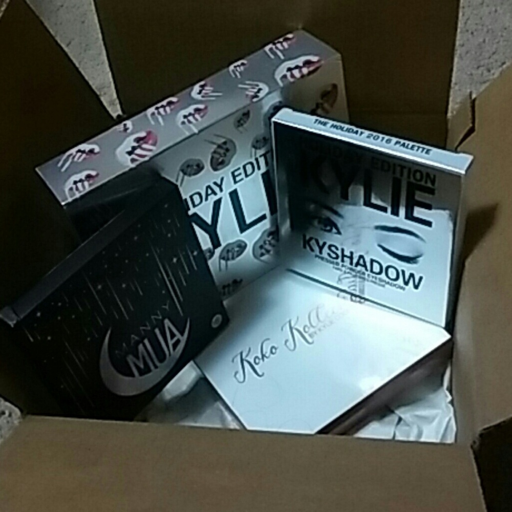 Lots of makeup bundle