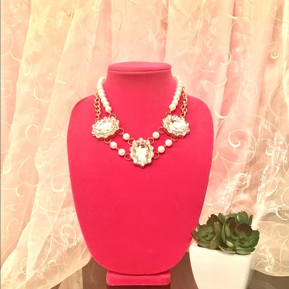 LAST ONE! ✨ Crystal/Pearl Necklace & Earring Set ✨ - Picture 1 of 4