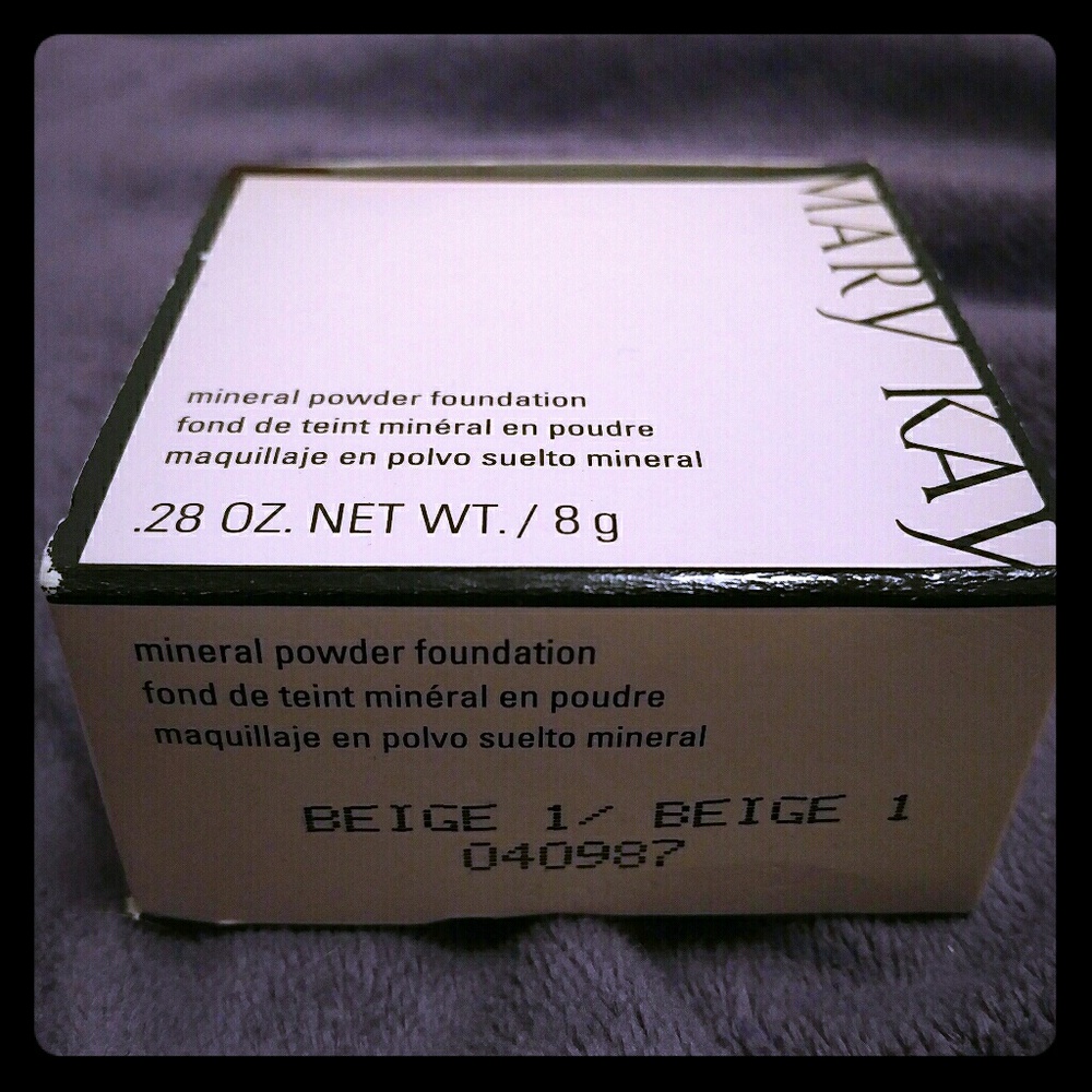 Mary Kay Mineral Powder foundation. beige 1