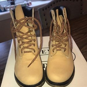Steve Madden Pasa Wheat Boots - Size: 8 1/2