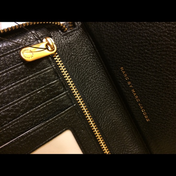 ✨NEW✨ Marc Jacobs Black Q Wingman Leather Wristlet - Picture 7 of 7
