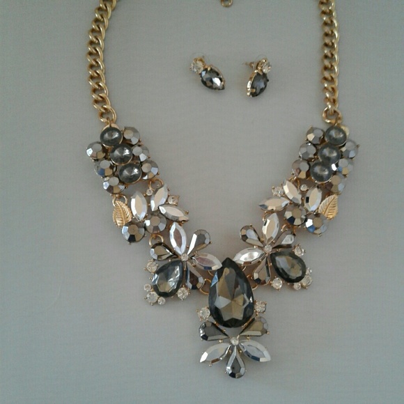 Statement Necklace - Picture 3 of 8