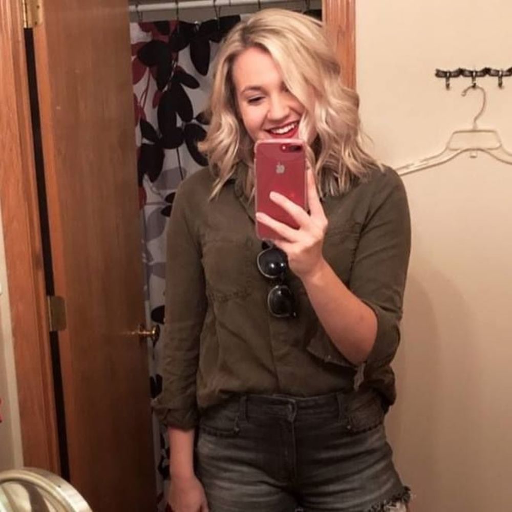 Meet your Posher, Courtney