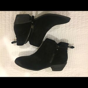 Vince Camuto black suede booties size 7
