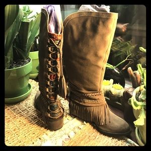 NWOT: Naughty Monkey Zarape - Taupe Size 7