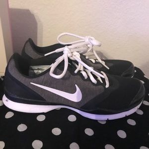 Women’s Nike Shoes Size 7