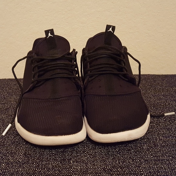 jordan eclipse black gold