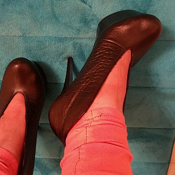 Shoes - Picture 3 of 4