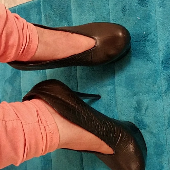 Shoes - Picture 4 of 4