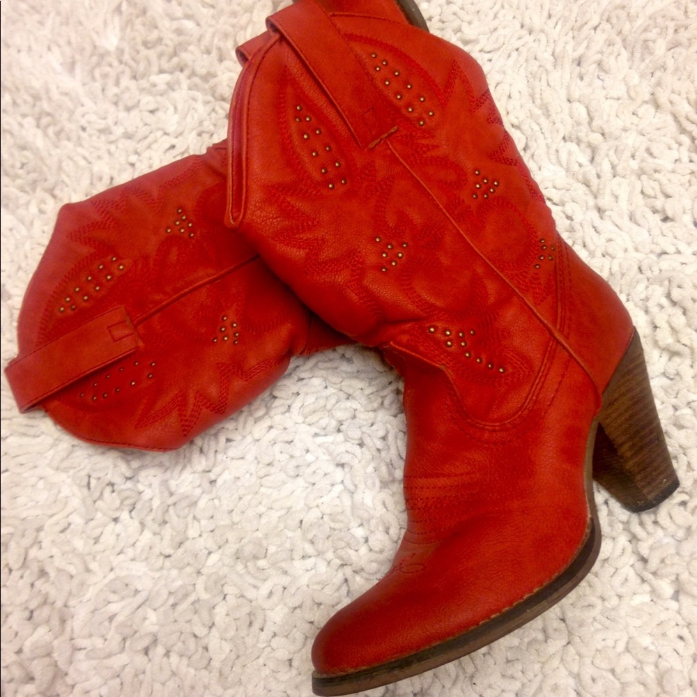 Red cowgirl boots ♥️