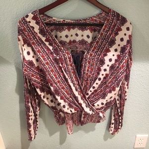 Criss-cross hollister tee