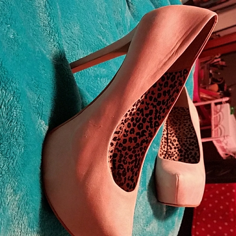 Jessica Simpson stilletos