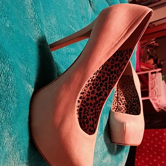 Jessica Simpson stilletos - Picture 1 of 2