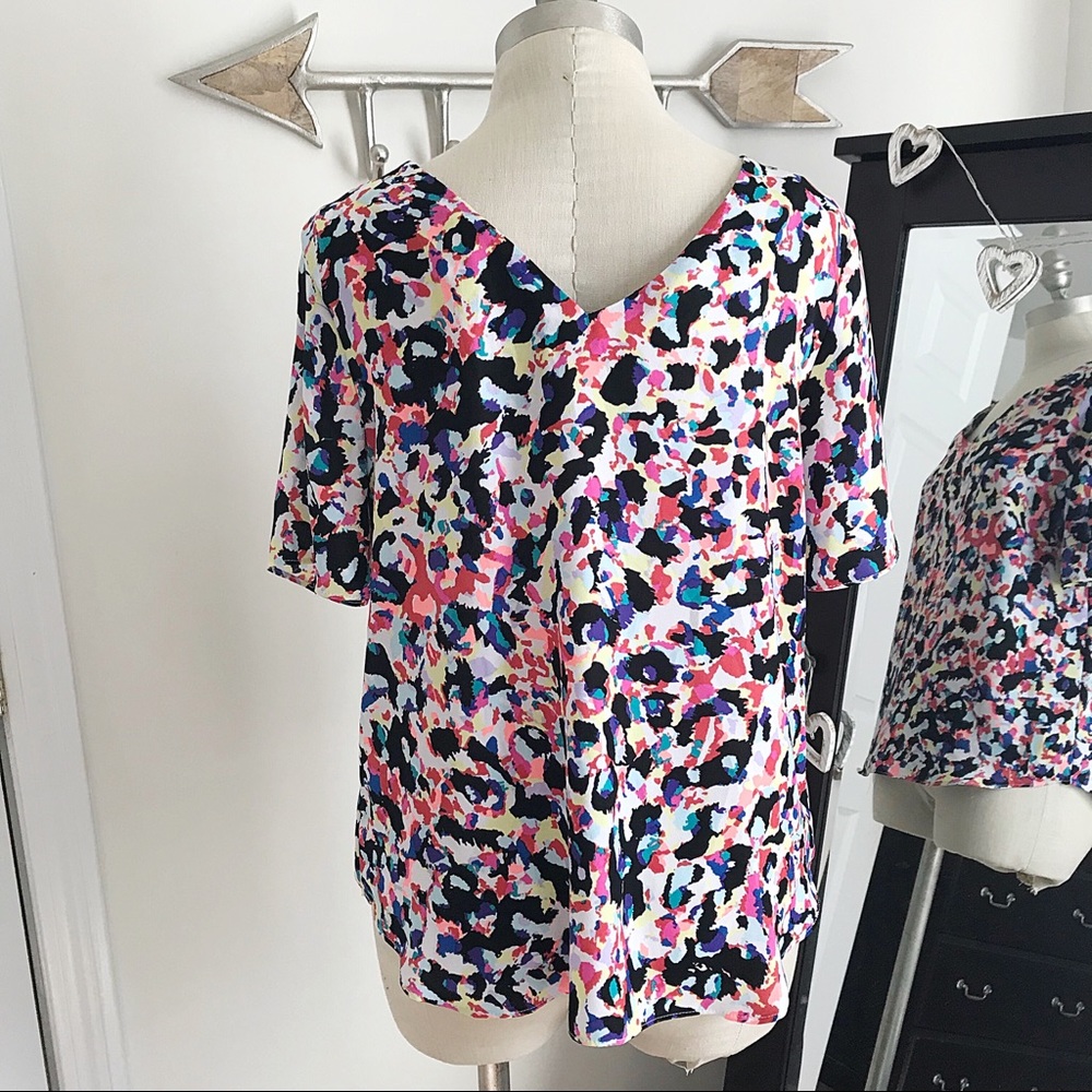 ⭐️Multi Color Animal Print Top⭐️ - Picture 4 of 4