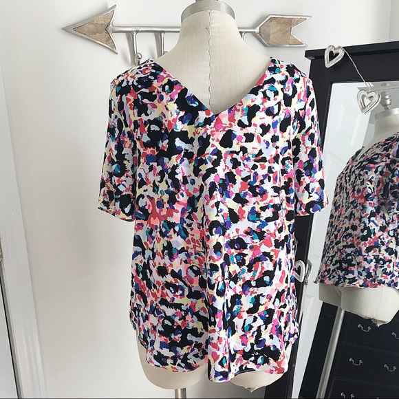 ⭐️Multi Color Animal Print Top⭐️ - Picture 4 of 4