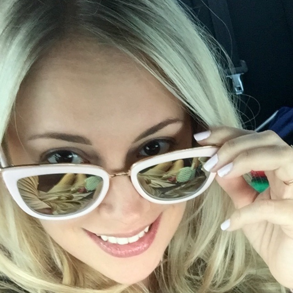 Meet your Posher, Laura