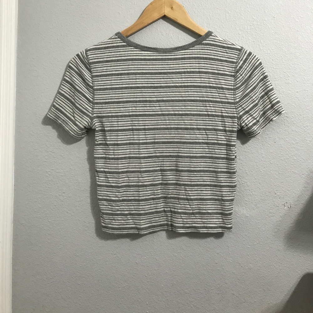 Crop top - Picture 2 of 3