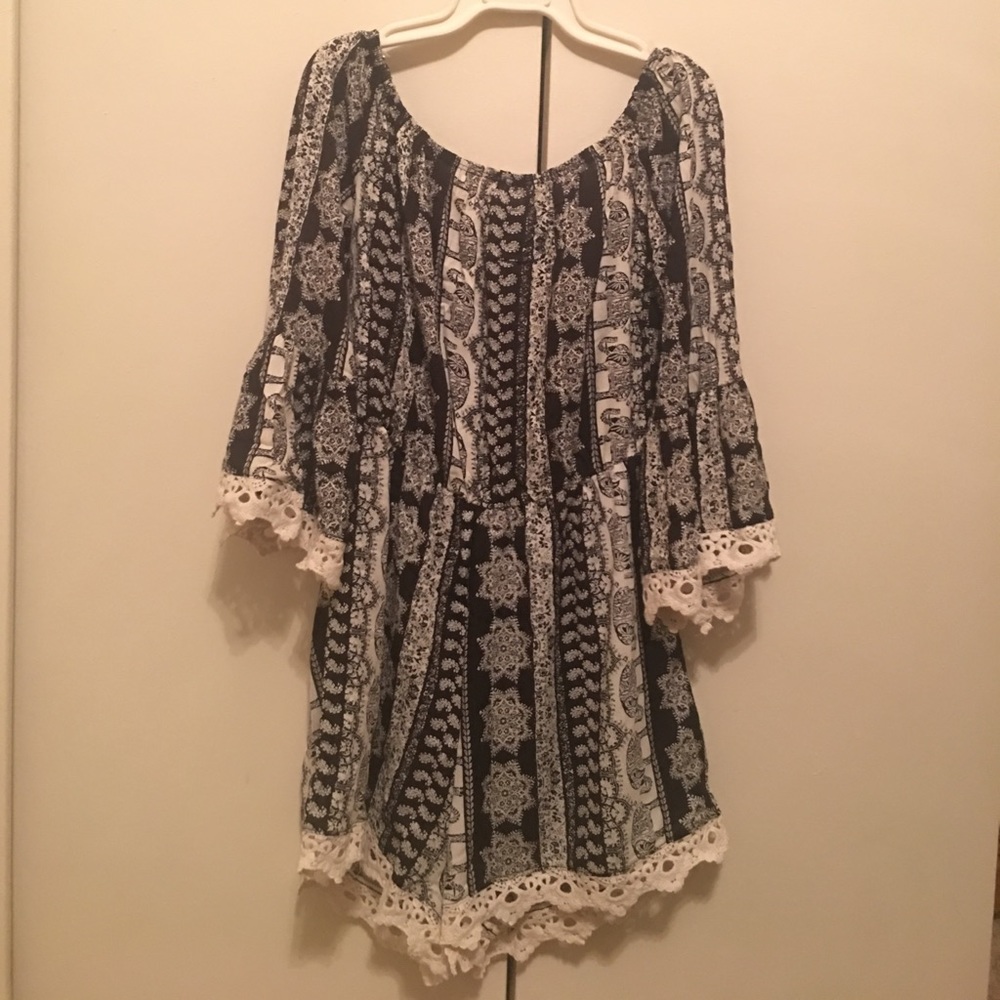 SUPER CUTE OFF THE SHOULDER ROMBER