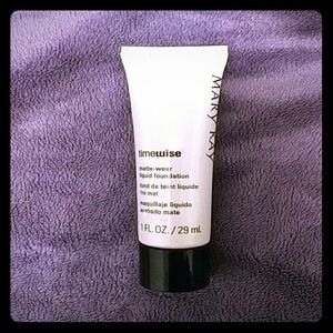 MK timewise matte wear liquid foundation beige 7