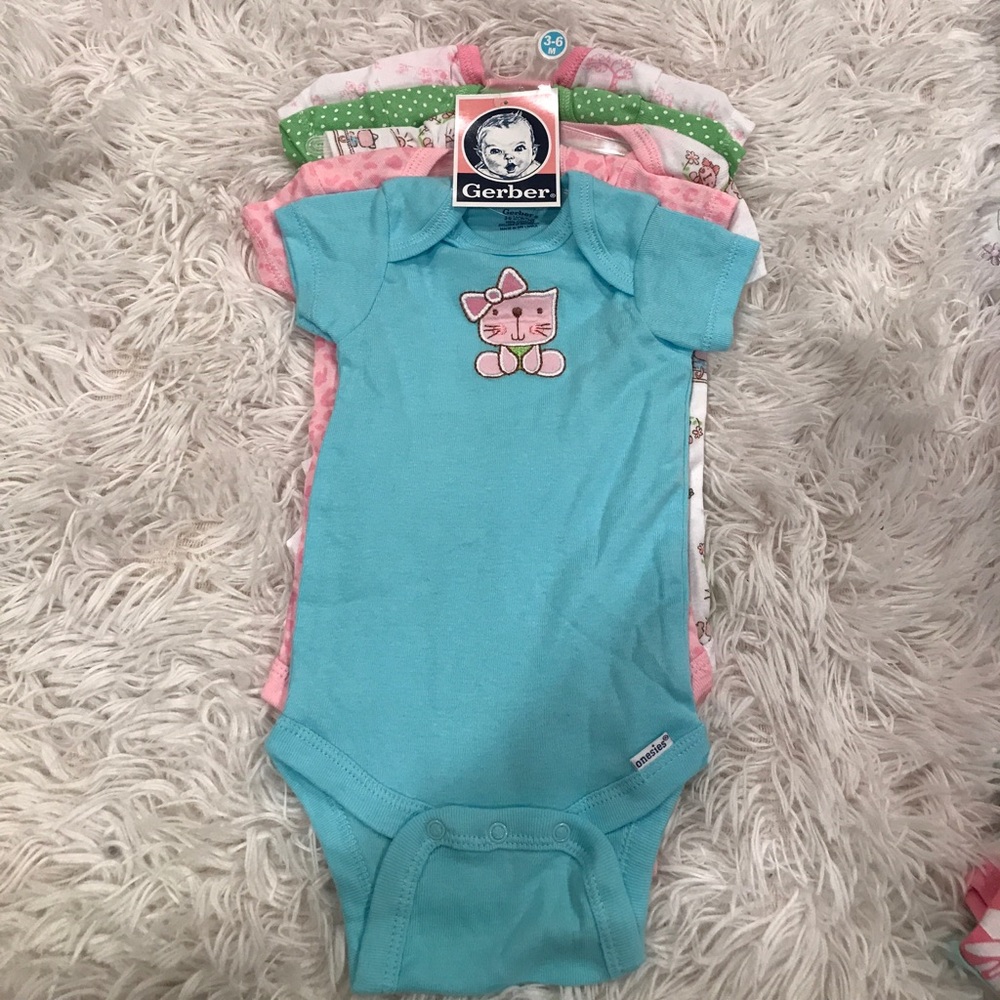 5 brand new gerber onesies❤️❤️