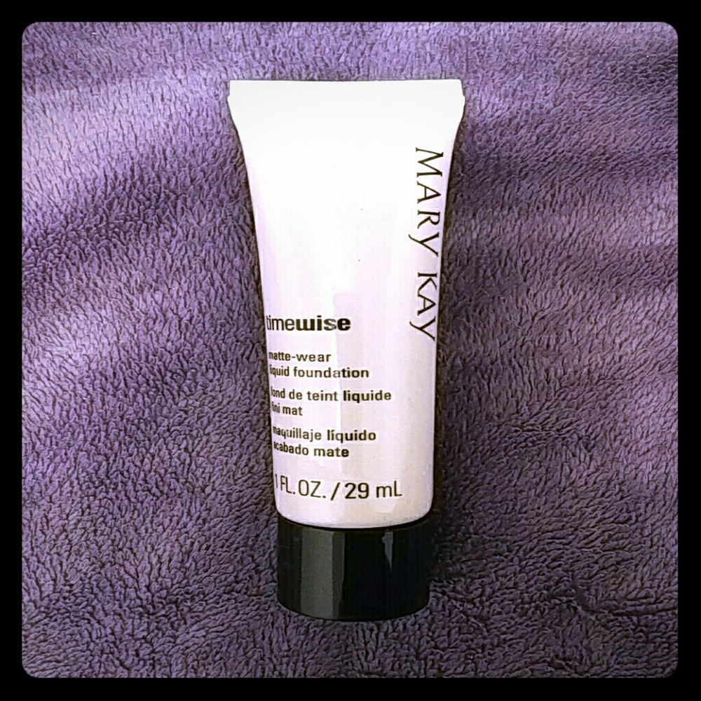 timewise matte wear liquid foundation ivory 4