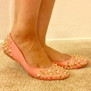Salmon flats with gold spikes