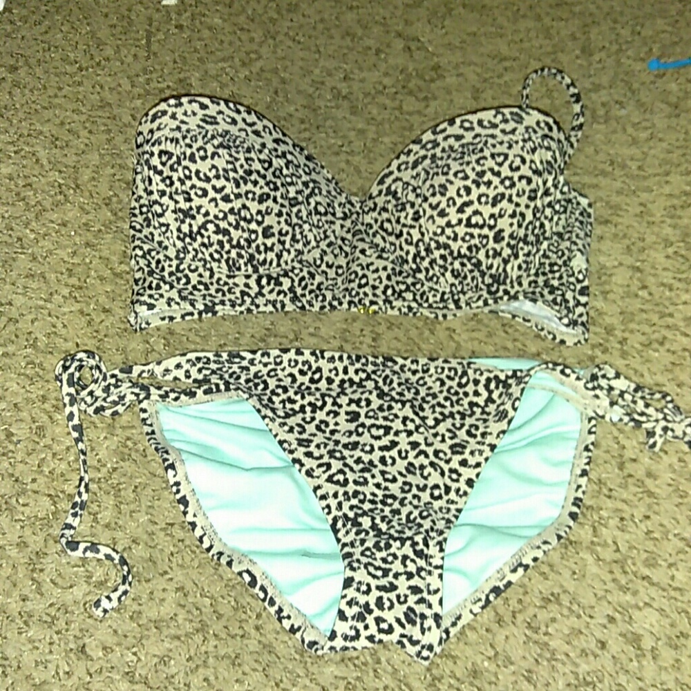 Lepored bathing suit very cute and sexy!