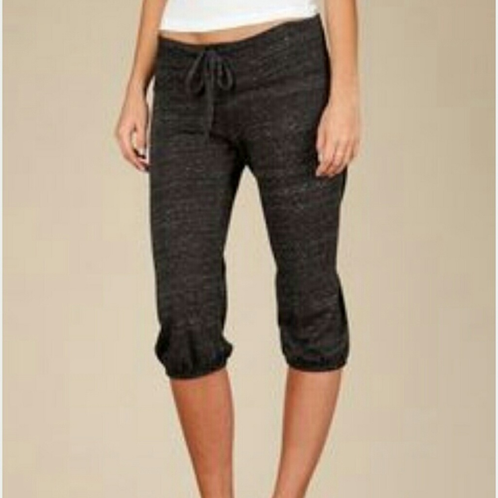 2️⃣for🔟 Alternative Apparel capris