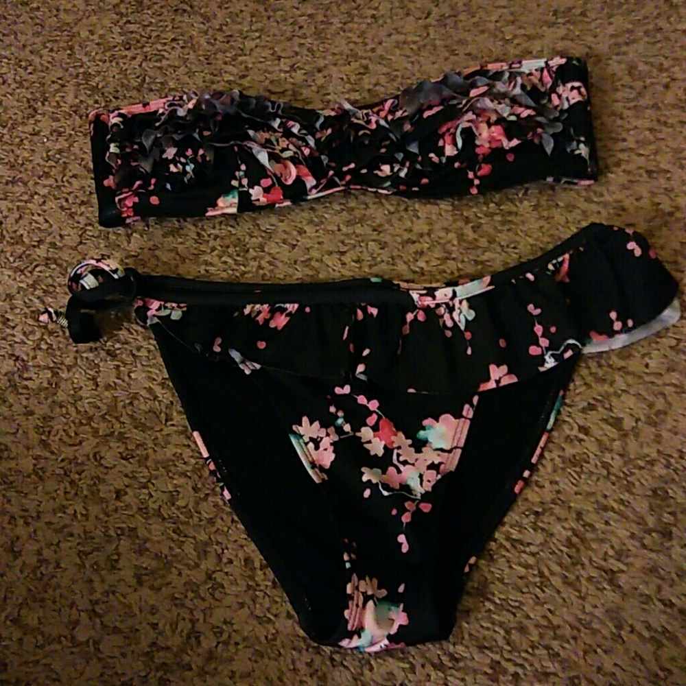 Tube top bathing suit very cute and sexy!