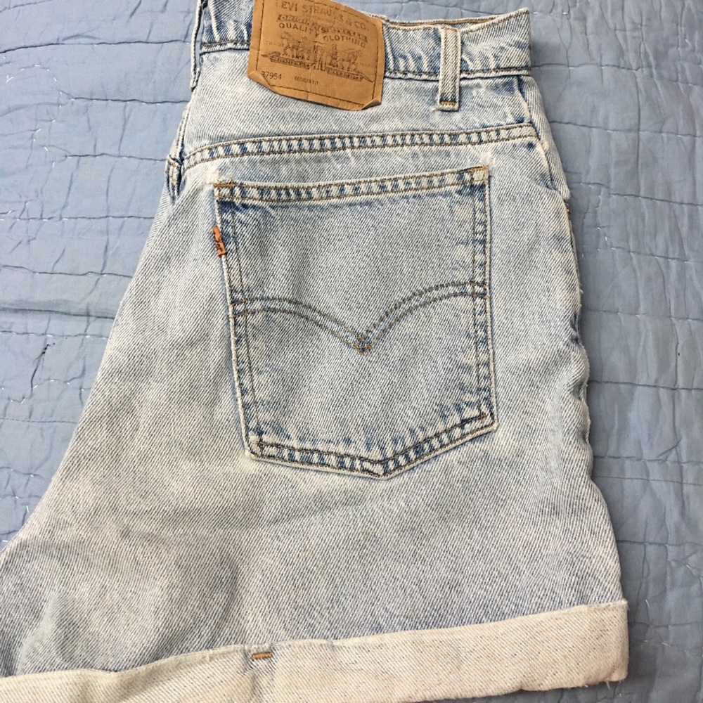 LEVI'S high waisted mom shorts‼️