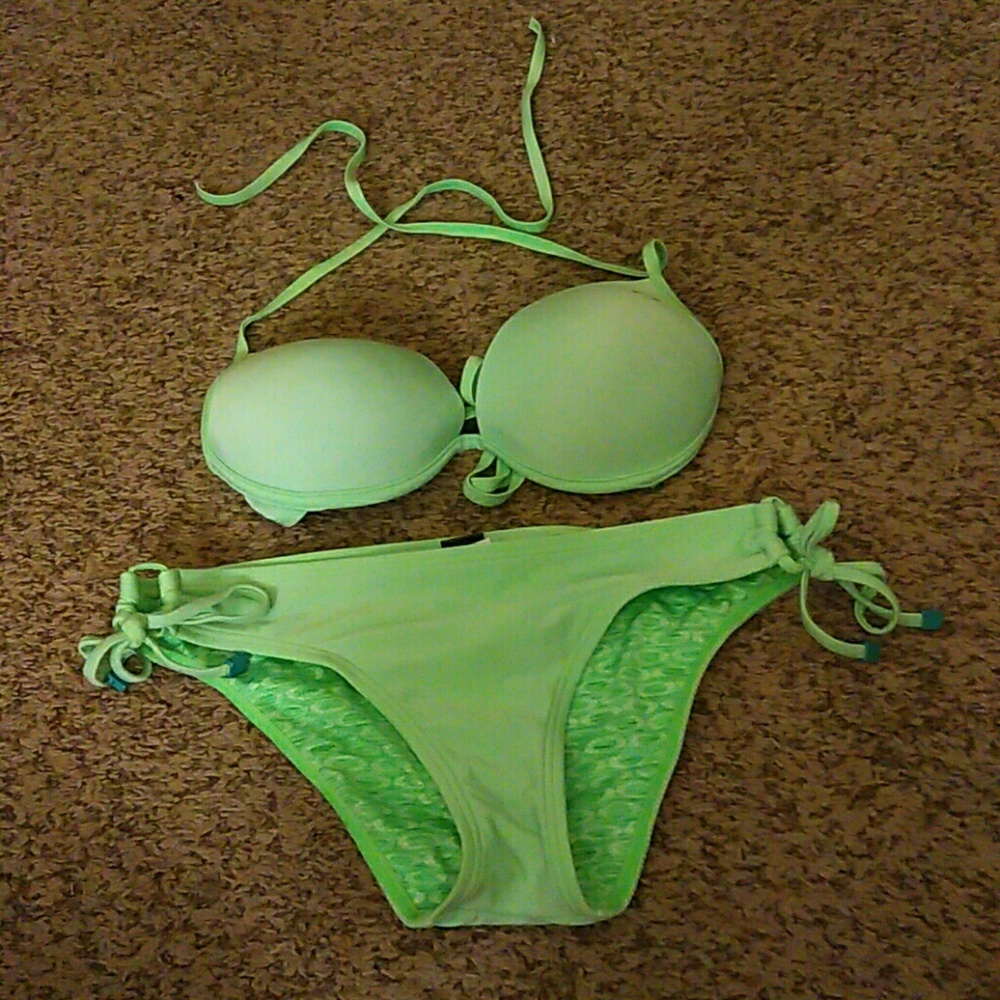 Very flattering bathing suit