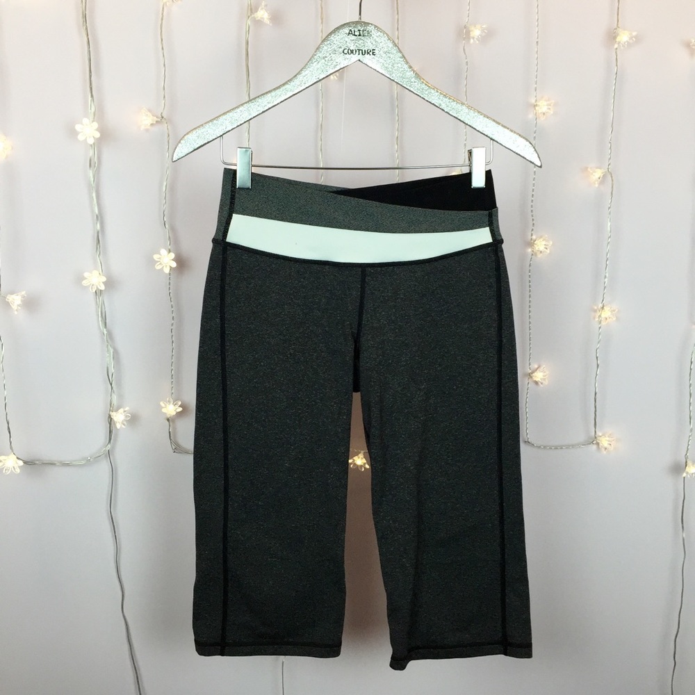 Lulu Wunder Under Astro Crop Yoga Pants