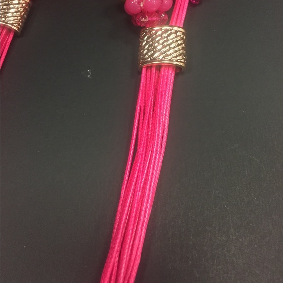 Bright pink necklace with earrings - Picture 4 of 4