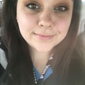 Meet your Posher, Kayla