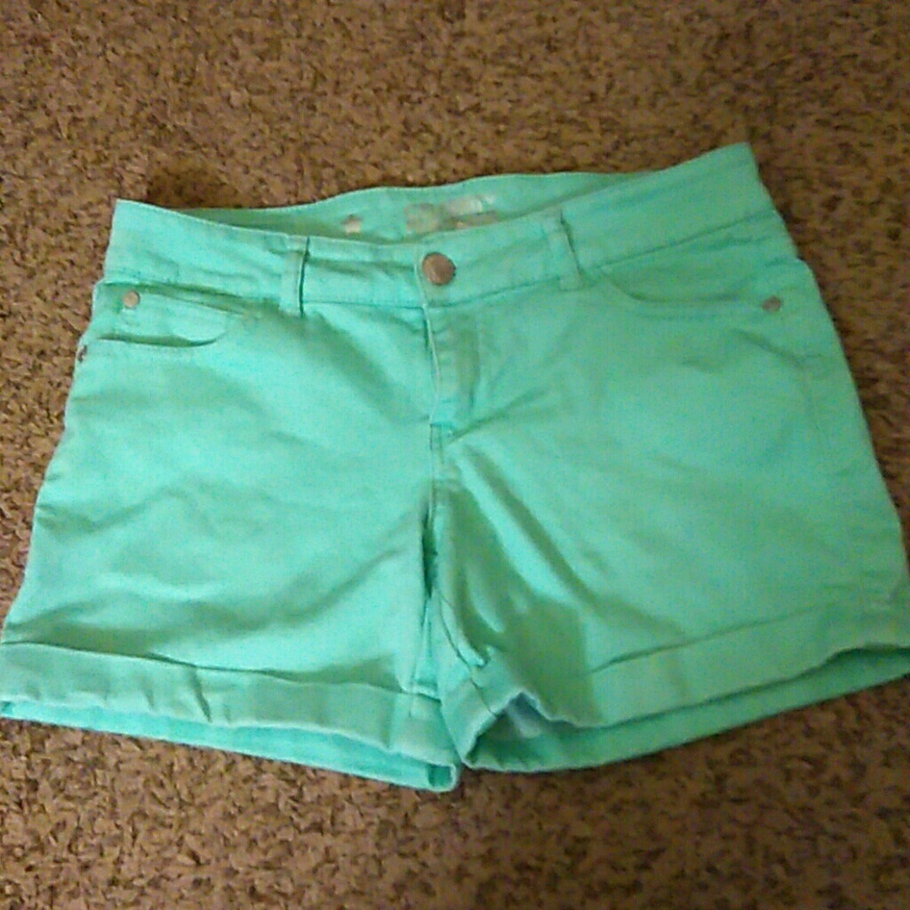 Cute mint  flattering shorts