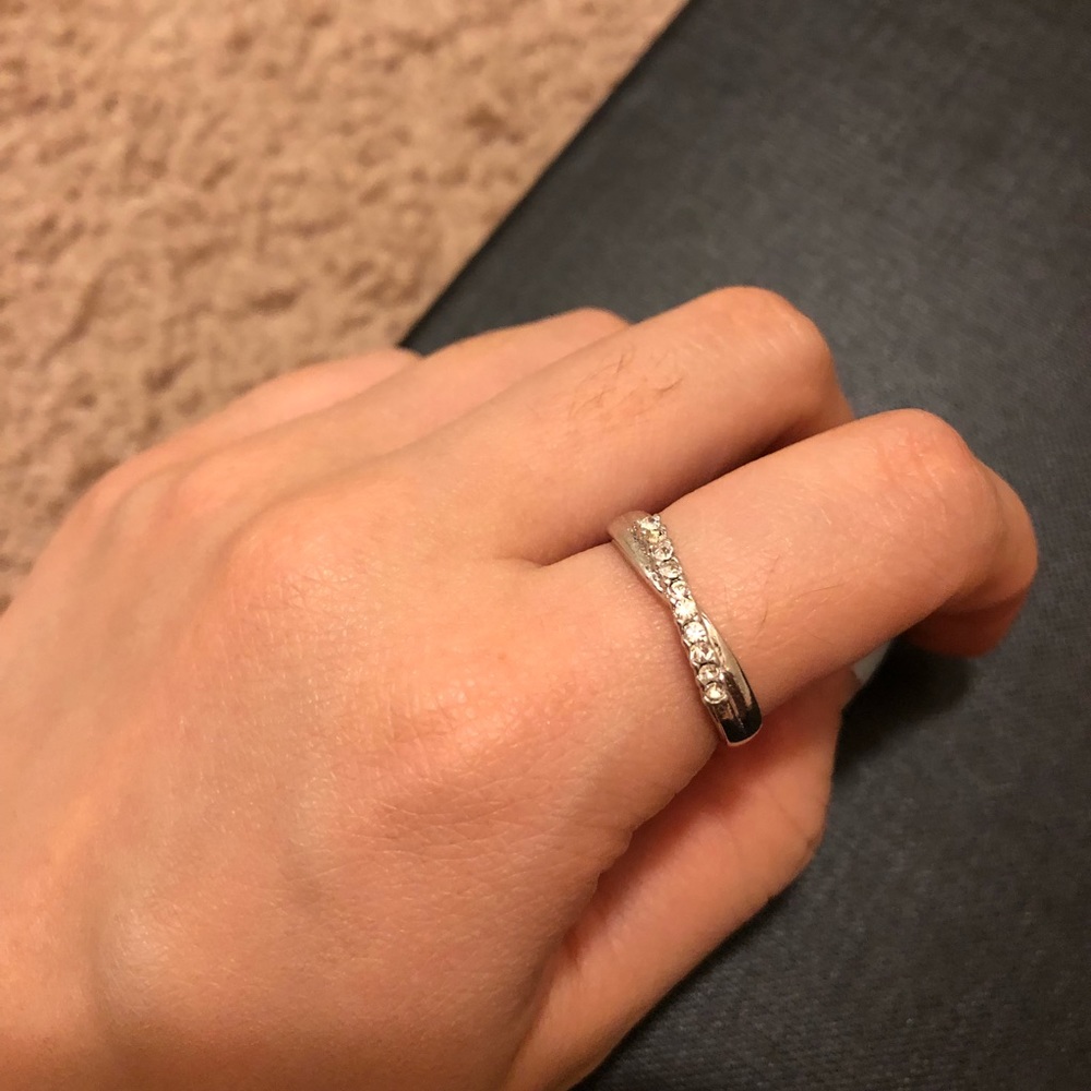 Ring 💍 - Picture 2 of 4