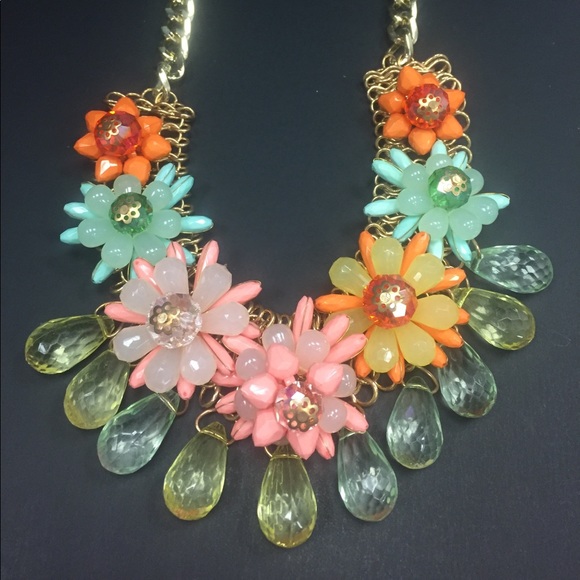 Pastel-colored necklace w/flowers & crystal balls - Picture 2 of 4