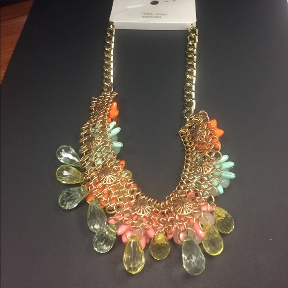 Pastel-colored necklace w/flowers & crystal balls - Picture 4 of 4