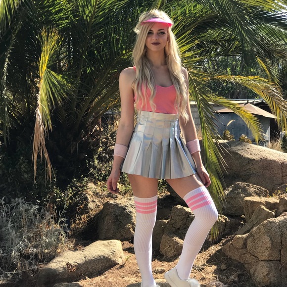 Irridescent silver school girl pleated skirt F2 Malibu Barbie tennis player - Picture 2 of 6