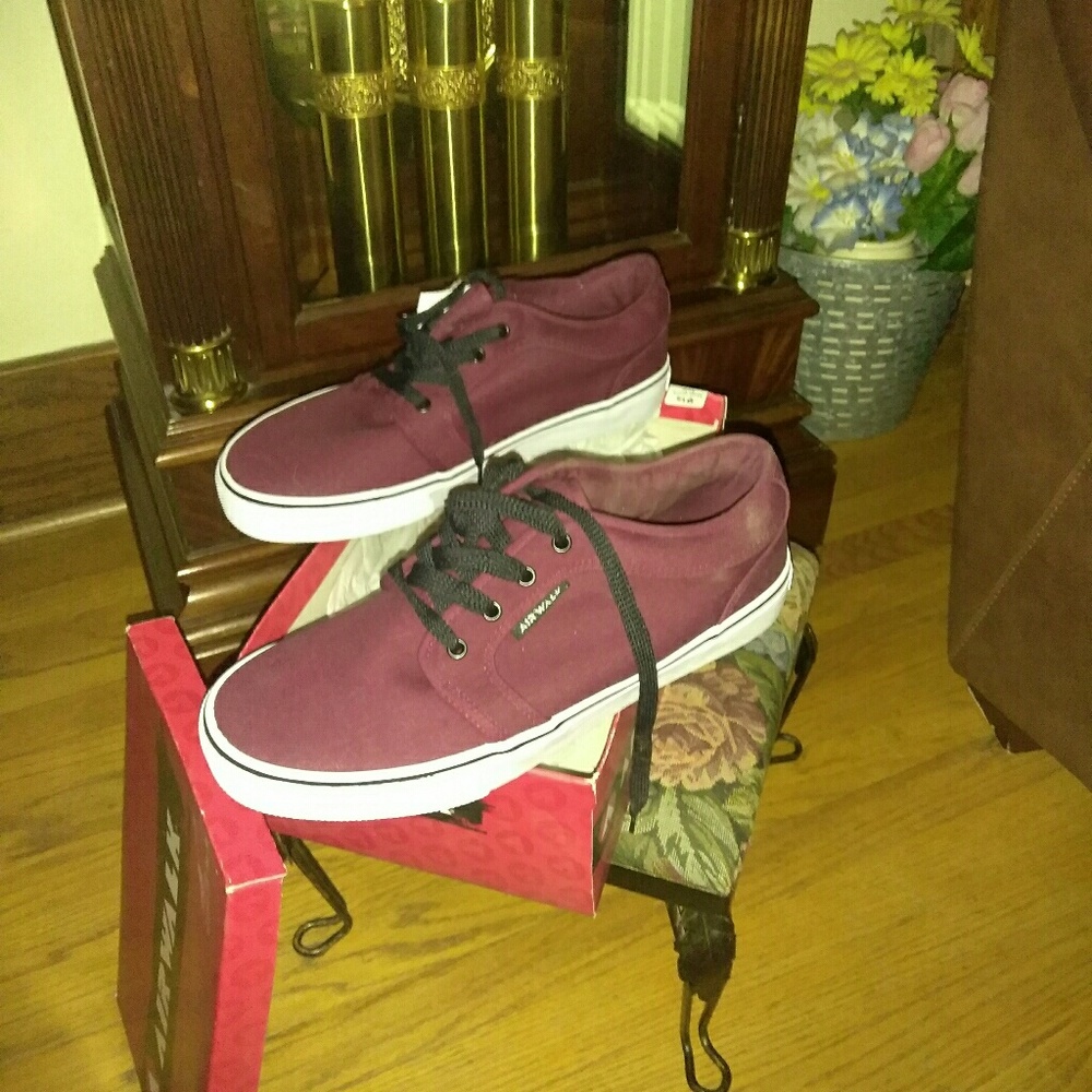 Airwalk canvas shoes
