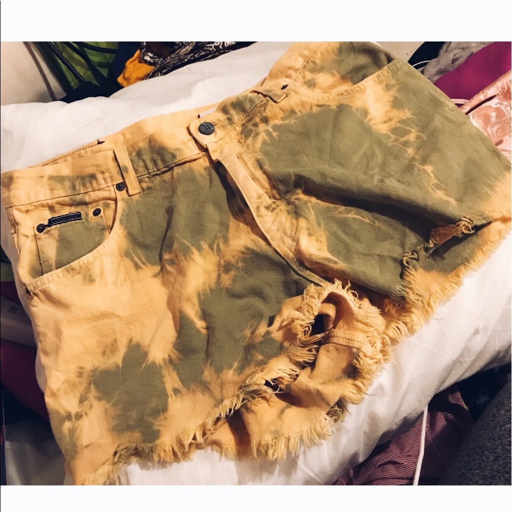 CALVIN KLEIN Two Tone Festival Fray Cutoff Shorts