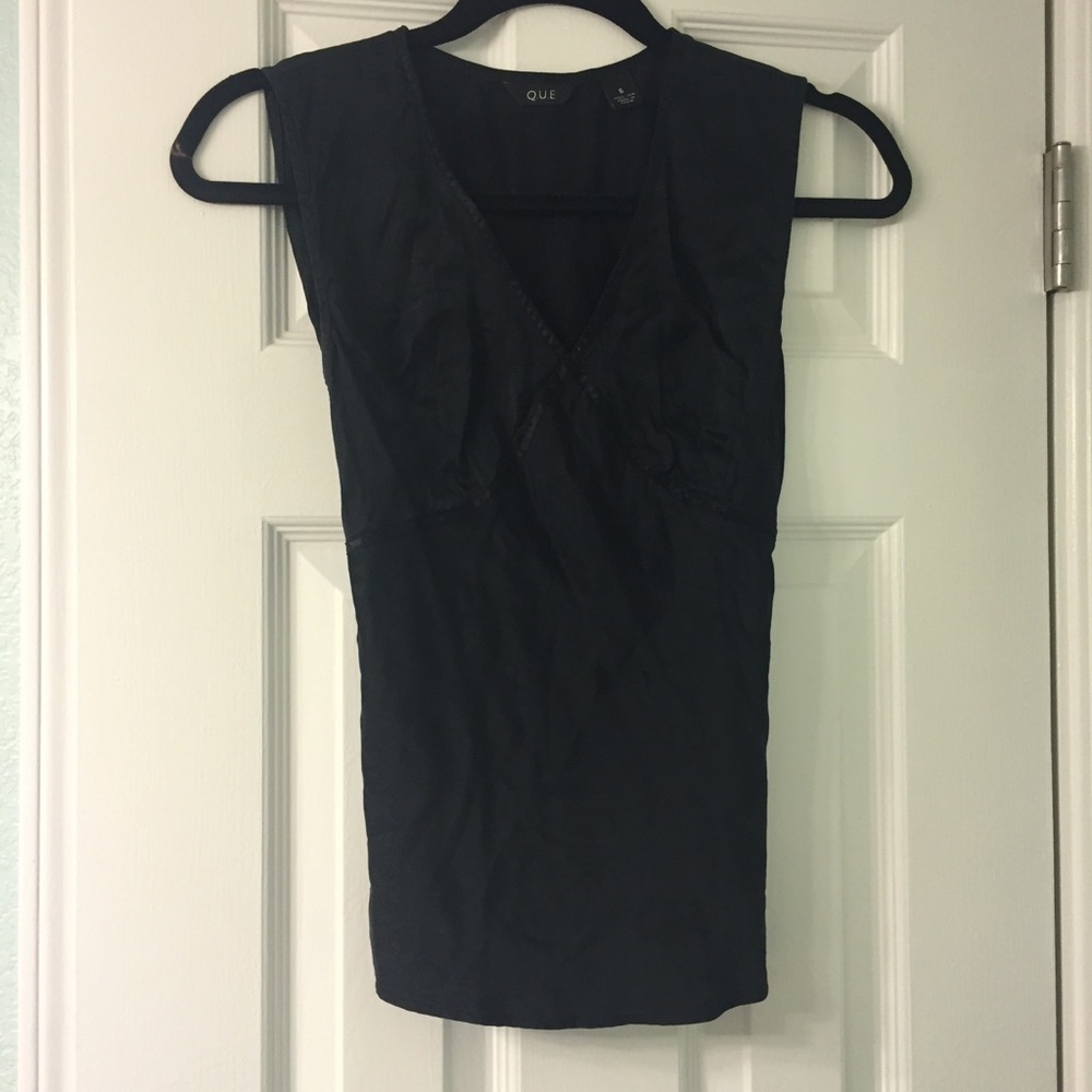 Q.U.E. brand black tieback silk top