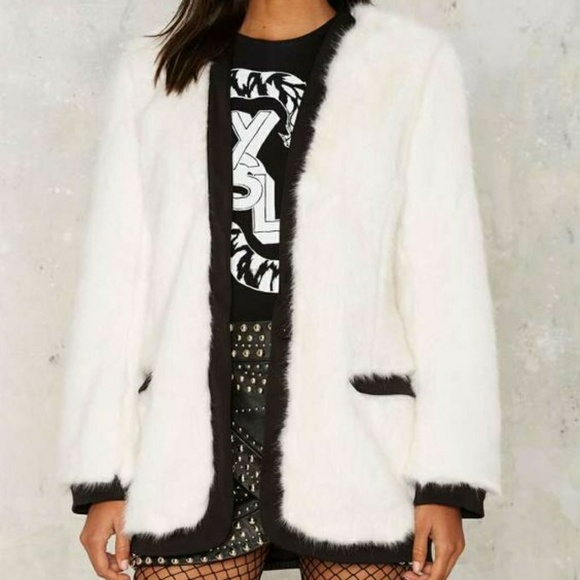 SOLD NASTYGAL Hanna Faux Fur Tuxedo Jacket - Picture 6 of 6