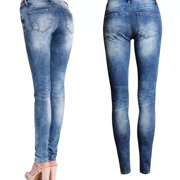 Gorgeous Distressed Jeans - Picture 4 of 4