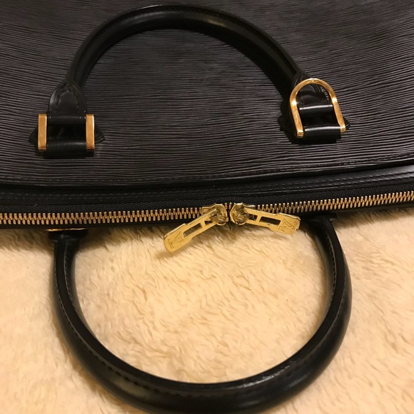 Autentic Louis Vuitton Epi Noir OFFERS IS WELCOME - Picture 3 of 8