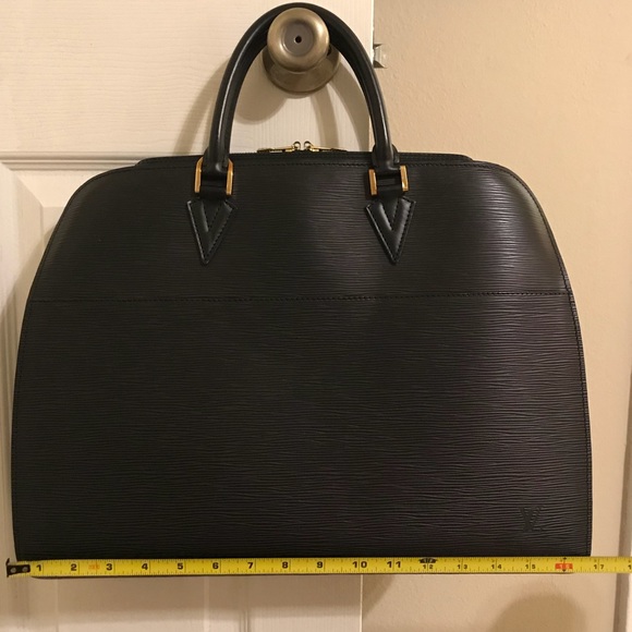 Autentic Louis Vuitton Epi Noir OFFERS IS WELCOME - Picture 7 of 8