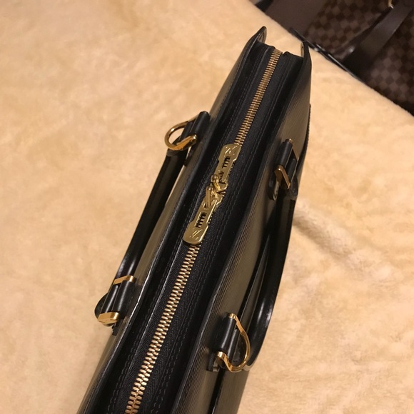 Autentic Louis Vuitton Epi Noir OFFERS IS WELCOME - Picture 8 of 8