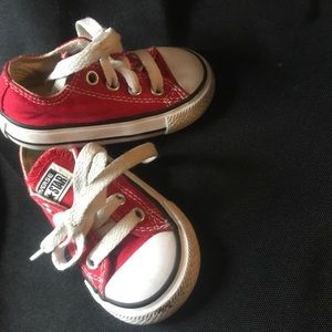 Converse red low tops chucks